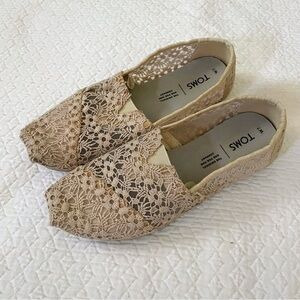 4/$10 - Toms - Floral Lace Shoes